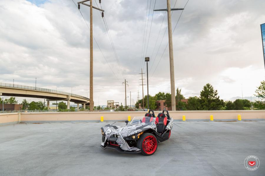  Polaris Slingshot on Vossen Wheels (ML-R3) 2017 года  (фото 12 из 24)